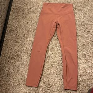 Lululemon Wunder Under Leggings Size 6 in color Brier Rose